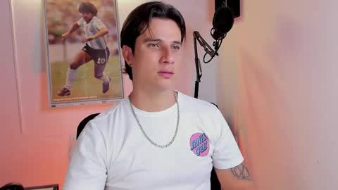 Snapshot of jayalvarrez_ chatting on October 20, 6:41 pm Jay Alvarrez online show from October 20, 6:41 pm