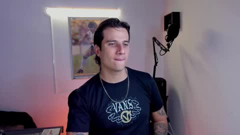 Snapshot of jayalvarrez_ chatting on October 27, 7:07 pm Jay Alvarrez online show from October 27, 7:07 pm