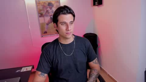 Snapshot of jayalvarrez_ chatting on November 4, 6:40 pm Jay Alvarrez online show from November 4, 6:40 pm