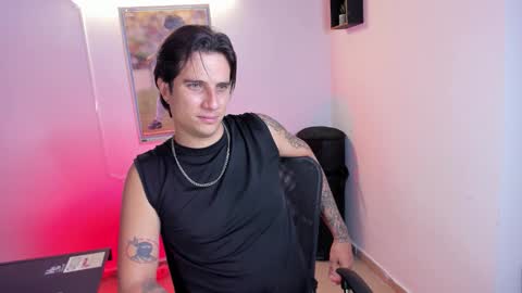 Snapshot of jayalvarrez_ chatting on November 7, 12:10 am Jay Alvarrez online show from November 7, 12:10 am