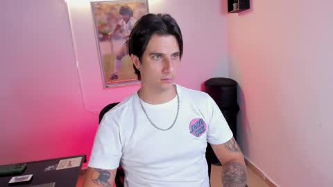 Snapshot of jayalvarrez_ chatting on November 8, 8:07 pm Jay Alvarrez online show from November 8, 8:07 pm