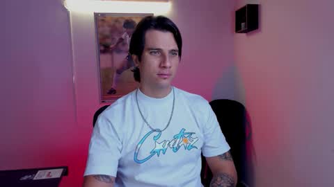 Snapshot of jayalvarrez_ chatting on November 30, 8:57 pm Jay Alvarrez online show from November 30, 8:57 pm