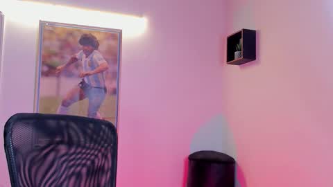 Snapshot of jayalvarrez_ chatting on December 19, 6:37 pm Jay Alvarrez online show from December 19, 6:37 pm