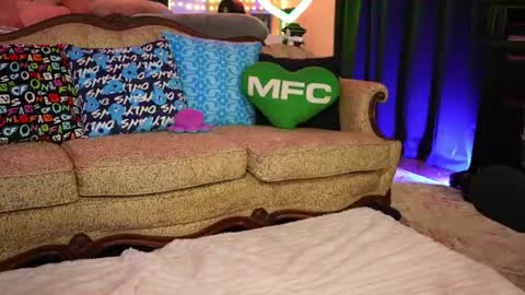 JennyBlighe online show from June 21, 9:23 am