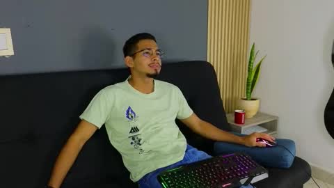 Snapshot of jaybrown_1 chatting on October 14, 11:22 am Jay online show from October 14, 11:22 am