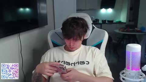 Snapshot of jayce_icestone chatting on May 13, 4:04 pm Jayce online show from May 13, 4:04 pm