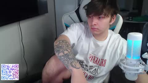 Snapshot of jayce_icestone chatting on May 15, 4:36 pm Jayce online show from May 15, 4:36 pm