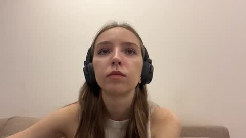 Isabella Rose online show from March 18, 3:15 pm