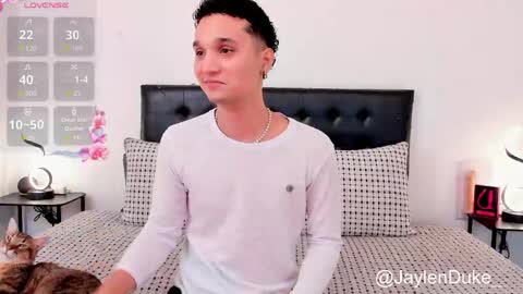 Snapshot of jaylen_and_duke chatting on May 6, 11:04 am Jaylen and duke online show from May 6, 11:04 am