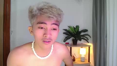 jaysee_hugecox online show from April 18, 7:58 pm