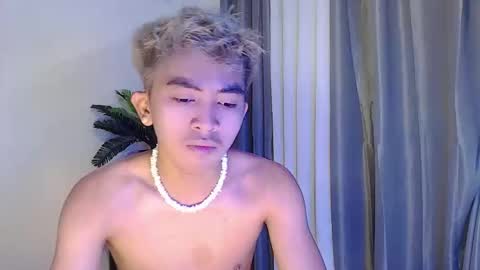 jaysee_hugecox online show from April 20, 1:14 pm