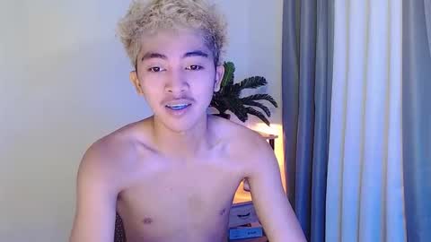jaysee_hugecox online show from May 1, 2:49 am