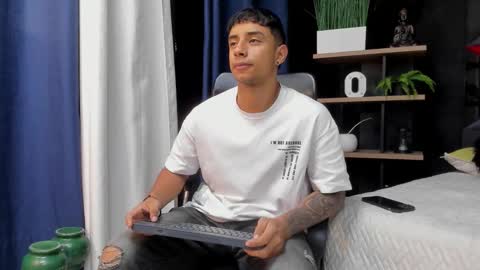 jaze_bradley online show from December 1, 11:15 am