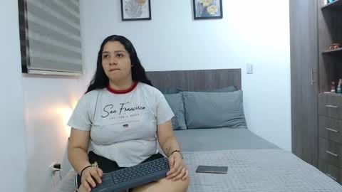 Jazmin and Scarlett online show from May 20, 9:37 am