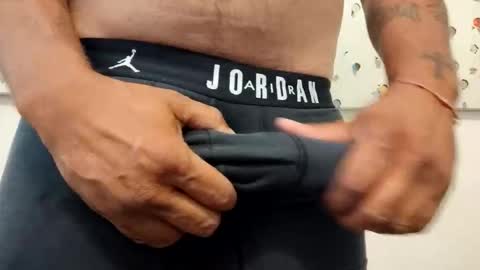 Snapshot of jdeez031 chatting on April 24, 8:44 pm strokegamecrazy online show from April 24, 8:44 pm