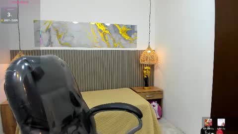 jdwhite18 online show from June 18, 3:40 am