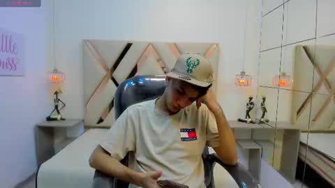 Snapshot of jdwhite18 chatting on July 12, 1:29 am jdwhite18 online show from July 12, 1:29 am