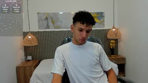 Snapshot of jdwhite18 chatting on July 31, 2:55 am jdwhite18 online show from July 31, 2:55 am