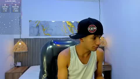 Snapshot of jdwhite18 chatting on August 4, 3:32 am jdwhite18 online show from August 4, 3:32 am
