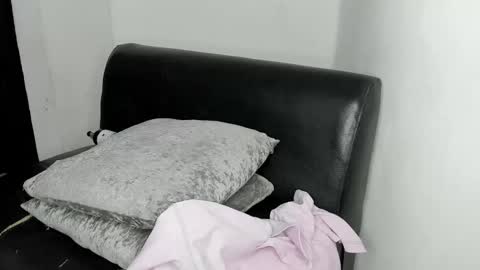 jean_and_isabel online show from November 1, 3:03 pm