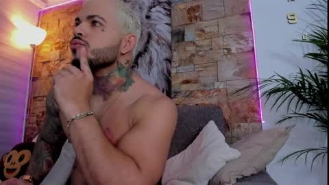 Jean  axelcrow       Modelo Independiente online show from April 15, 5:47 am