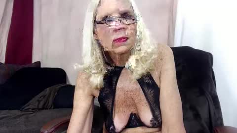 Snapshot of jean_saint_sin chatting on June 5, 5:58 am Jean Saint Sin online show from June 5, 5:58 am
