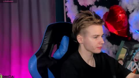 jean_wilsons online show from February 14, 11:18 am