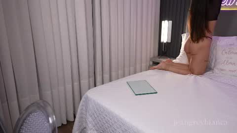 Snapshot of jeangreybianca chatting on July 10, 8:22 pm Bianca online show from July 10, 8:22 pm