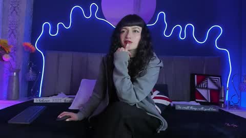 Jean online show from February 19, 7:54 pm