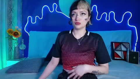 Snapshot of jeannesabatier chatting on May 8, 7:41 pm Jean online show from May 8, 7:41 pm