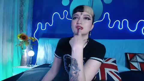 Snapshot of jeannesabatier chatting on May 11, 7:44 pm Jean online show from May 11, 7:44 pm