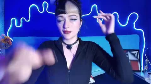 Snapshot of jeannesabatier chatting on May 13, 7:55 pm Jean online show from May 13, 7:55 pm