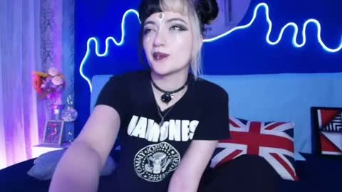Snapshot of jeannesabatier chatting on May 14, 7:42 pm Jean online show from May 14, 7:42 pm