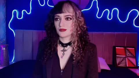 Snapshot of jeannesabatier chatting on June 5, 7:41 pm Jean online show from June 5, 7:41 pm