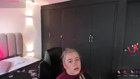 Snapshot of jeannewilliams_ chatting on July 20, 12:51 pm Jeanne Williams online show from July 20, 12:51 pm