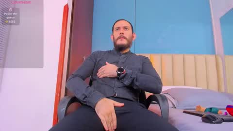 Snapshot of jeanpiere02 chatting on December 21, 3:35 am Jeanpiere online show from December 21, 3:35 am