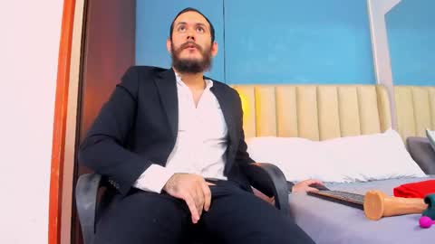 Snapshot of jeanpiere02 chatting on January 17, 2:49 am Jeanpiere online show from January 17, 2:49 am