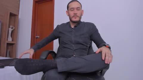 Snapshot of jeanpiere02 chatting on February 6, 4:39 am Jeanpiere online show from February 6, 4:39 am