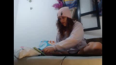 Snapshot of jeans_and_emma chatting on October 5, 11:46 pm jeans_and_emma online show from October 5, 11:46 pm