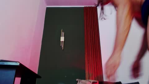 Snapshot of jeanys_sneider chatting on November 15, 1:03 am Jeays online show from November 15, 1:03 am