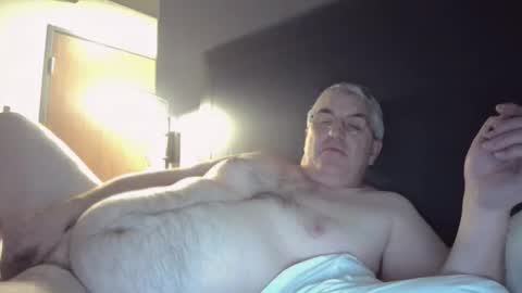 dadbody71 online show from February 16, 6:32 am