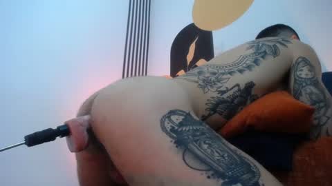 Snapshot of jeff_cube chatting on June 14, 10:28 am Jeff and Mugi Independent model online show from June 14, 10:28 am
