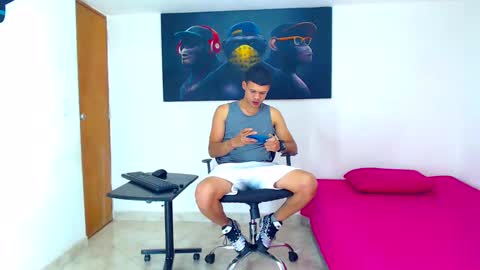 Snapshot of jeffer21_hot chatting on January 13, 8:05 am jeffer21_hot online show from January 13, 8:05 am