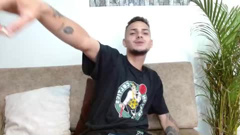 Snapshot of jeffstyle18 chatting on October 26, 12:05 am Jeff online show from October 26, 12:05 am