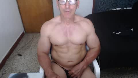 Snapshot of jefmuscletw chatting on May 11, 1:39 pm brayam online show from May 11, 1:39 pm