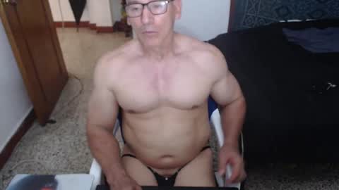 Snapshot of jefmuscletw chatting on May 12, 4:15 pm brayam online show from May 12, 4:15 pm