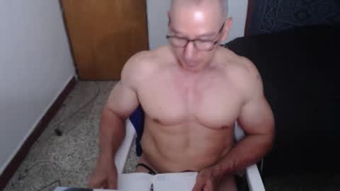 Snapshot of jefmuscletw chatting on May 16, 12:15 pm brayam online show from May 16, 12:15 pm