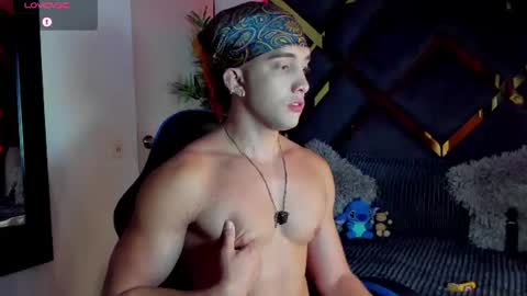 Snapshot of jeicob_stone1 chatting on June 20, 2:36 am JEICOB STONE online show from June 20, 2:36 am