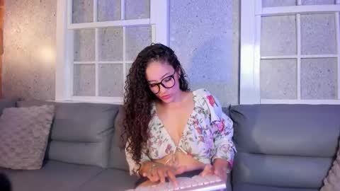 Snapshot of jeilovee chatting on February 9, 11:36 am Jen online show from February 9, 11:36 am