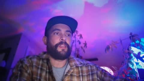 Snapshot of jellyfishfun chatting on February 26, 8:37 am Guy Jones online show from February 26, 8:37 am